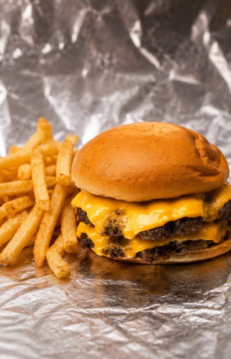 Hamburguesa Doble Cheddar de Laly's
